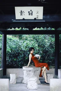 Elegant Red Cheongsam Fashion Photography: Wu Yu Cao Mei in Fushan Park | YiTuYu Art Language Vol.9329 Exclusive Collection-1