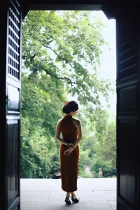 Elegant Red Cheongsam Fashion Photography: Wu Yu Cao Mei in Fushan Park | YiTuYu Art Language Vol.9329 Exclusive Collection-8