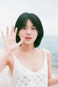 Chic Layered Bob Haircut for Round Faces - Trendy Short Hair for Beautiful Women-3