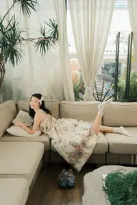 Discover Zzzhen's Serene Elegance in YiTuYu Vol.8271: A Captivating Floral Portrait-9