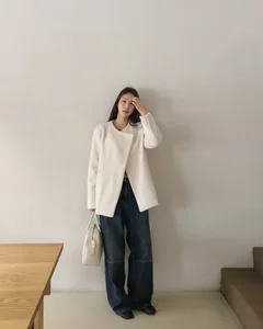 Elevate Your Everyday Look: 4 Essential Trousers for a Chic Spring Wardrobe-1