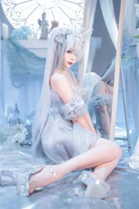 Stunning Nikke Cinderella Crystal Princess Cosplay by Xuan Xiao Xue Jie: High-Quality Goddess of Victory Photography and Anime Inspiration-2