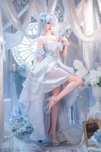 Stunning Nikke Cinderella Crystal Princess Cosplay by Xuan Xiao Xue Jie: High-Quality Goddess of Victory Photography and Anime Inspiration-22
