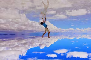 Discover Salar de Uyuni: A Spectacular Mirror Effect at the World's Largest Salt Flat, Where Sky Meets Earth-5