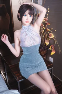 Timeless Elegance: Exploring Minimalist Grey Fashion with Model Nin De Dan Dan-12