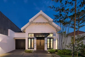 A Timeless Surabaya Sanctuary: Where Heritage Meets Modern Living for Four Generations-6