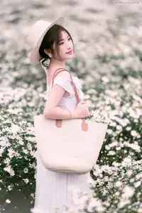 Moc Chau's Pure White Daisy Fields: A Muse Amidst a Floral Wonderland, Perfect for Stunning Photoshoots.-3