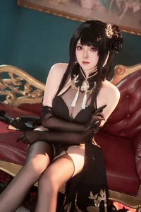 Classic Allure: Coser Natsuko in Azur Lane-8