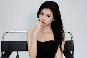 Minimalist Elegance: Xiao Zhen Tong Xue Shines-43