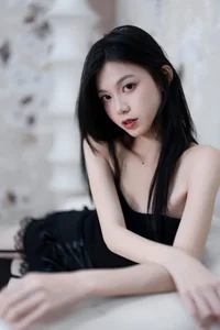 Minimalist Elegance: Xiao Zhen Tong Xue Shines-53