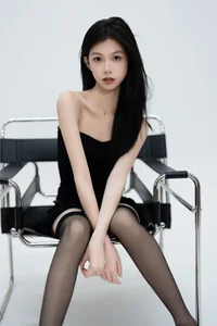 Minimalist Elegance: Xiao Zhen Tong Xue Shines-17