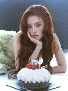 Miss Tieu Vy Radiantly Celebrates New Age Showcasing Her Alluring Golden Ratio Face-0