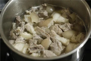 Authentic Vietnamese Jellied Pork Recipe: How to Make Crystal Clear Thit Dong for Lunar New Year Celebrations-6