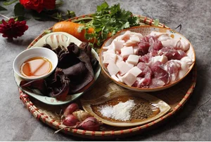 Authentic Vietnamese Jellied Pork Recipe: How to Make Crystal Clear Thit Dong for Lunar New Year Celebrations-2