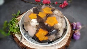 Authentic Vietnamese Jellied Pork Recipe: How to Make Crystal Clear Thit Dong for Lunar New Year Celebrations-5