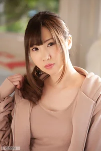 Captivating Visuals of Japanese Model Honoka Shiina: An Exclusive Look at the Graphis Special EROS Collection and Studio Photography Series.-2