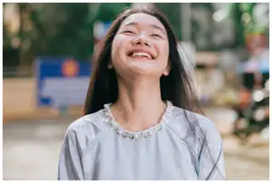 VGU No.193 Discover Youthful Charm: Radiant Smile of a Girl Amidst Fresh Fruit Market | 1000024596-15