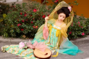 YiTuYu Art Language Vol.9276: Stunning Portrait Photography Featuring Xiao Du Tong Xue – 52 High-Resolution Artistic Images for Creative Inspiration-3