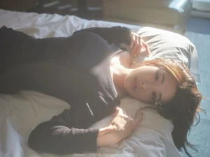 Dreamy Moments with YeonYu: An Ethereal Visual Journey-8