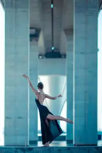 YiTuYu Vol.8671: Duo Duo – Graceful Charm and Pensive Moments in Nature-4