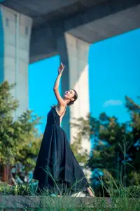 YiTuYu Vol.8671: Duo Duo – Graceful Charm and Pensive Moments in Nature-9