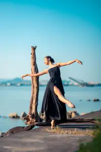 YiTuYu Vol.8671: Duo Duo – Graceful Charm and Pensive Moments in Nature-3