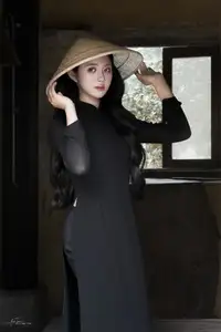 Timeless Beauty: Graceful Vietnamese Lady in Black Ao Dai Captivates with Asian Elegance.-6