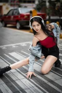 Chic Urban Style: Tian Tian in YiTuYu Art Language Vol.9123 – Modern Fashion Photography and Headphones Aesthetic-18