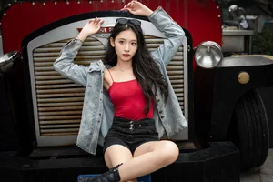 Chic Urban Style: Tian Tian in YiTuYu Art Language Vol.9123 – Modern Fashion Photography and Headphones Aesthetic-13