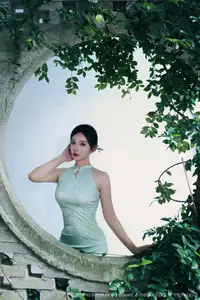 Nan Qiao: Graceful Charm in Jade Green Cheongsam - XiuRen No.10538 Collection-31