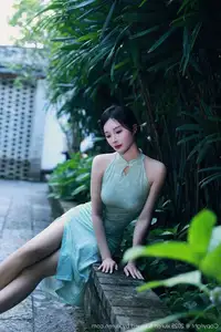 Nan Qiao: Graceful Charm in Jade Green Cheongsam - XiuRen No.10538 Collection-10