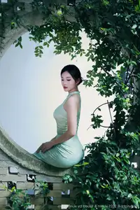 Nan Qiao: Graceful Charm in Jade Green Cheongsam - XiuRen No.10538 Collection-11