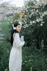 Long Xing Er: Graceful Cherry Blossom Muse – YiTuYu Vol.8741 Poetic Portrait-6