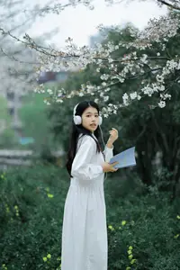 Long Xing Er: Graceful Cherry Blossom Muse – YiTuYu Vol.8741 Poetic Portrait-17