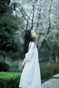 Long Xing Er: Graceful Cherry Blossom Muse – YiTuYu Vol.8741 Poetic Portrait-7