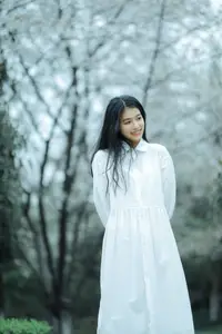 Long Xing Er: Graceful Cherry Blossom Muse – YiTuYu Vol.8741 Poetic Portrait-2