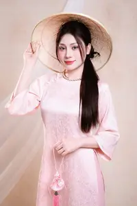 Vietnamese Beauty: Graceful in Traditional Pink Ao Dai and Conical Hat-3
