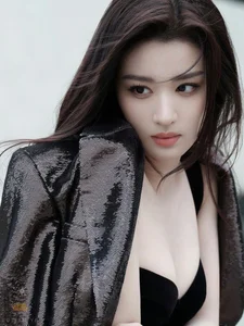 Wang Churan Elegant Minimalist Bra Top AI Art Lookbook: Stunning Fashion Photography and Modern Aesthetic Inspiration for the Contemporary Woman-3