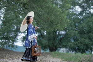 Timeless Elegance: Xin Xin in YiTuYu Art Language Vol.8883-17