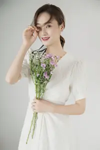 Zhou Xu Xu: Pure Beauty with Flowers in the Enchanting YiTuYu Vol.8758 Collection-20