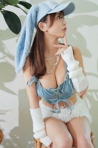 Ikumi's Alluring Denim Bunny Look (193iKkyu3) – Unique Fashion Portrait-1