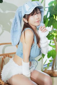 Ikumi's Alluring Denim Bunny Look (193iKkyu3) – Unique Fashion Portrait-3