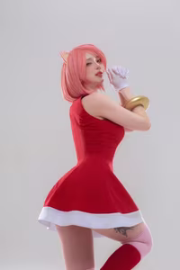 Dynamic Amy Rose Cosplay: Vibrant Transformation 9287829537-8