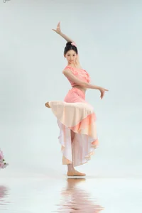 Elegant Portrait Photography Featuring Xiao Tao Er Jiang in YiTuYu Art Language Vol.9388: A Study in Movement and Graceful Fashion Aesthetics-6