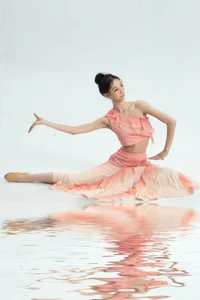 Elegant Portrait Photography Featuring Xiao Tao Er Jiang in YiTuYu Art Language Vol.9388: A Study in Movement and Graceful Fashion Aesthetics-10