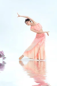 Elegant Portrait Photography Featuring Xiao Tao Er Jiang in YiTuYu Art Language Vol.9388: A Study in Movement and Graceful Fashion Aesthetics-8