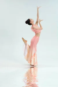 Elegant Portrait Photography Featuring Xiao Tao Er Jiang in YiTuYu Art Language Vol.9388: A Study in Movement and Graceful Fashion Aesthetics-9