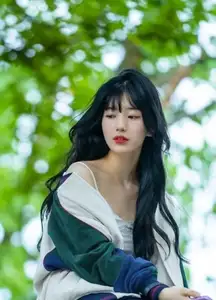 Suzy: Natural Beauty Captivating Hearts, Recalling the Viral West Lake Moment-0