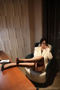 Captivating Office Siren Aesthetic with Xiao Rou Rou Mi No.10805-0