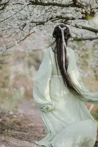 Pure Elegance of Qi Luo Sheng De Xiao Su Su Amidst Spring Blossoms - YiTuYu Vol.8817-9